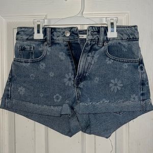 NWOT Pacsun Light Blue Denim Mom Shorts with Flowers